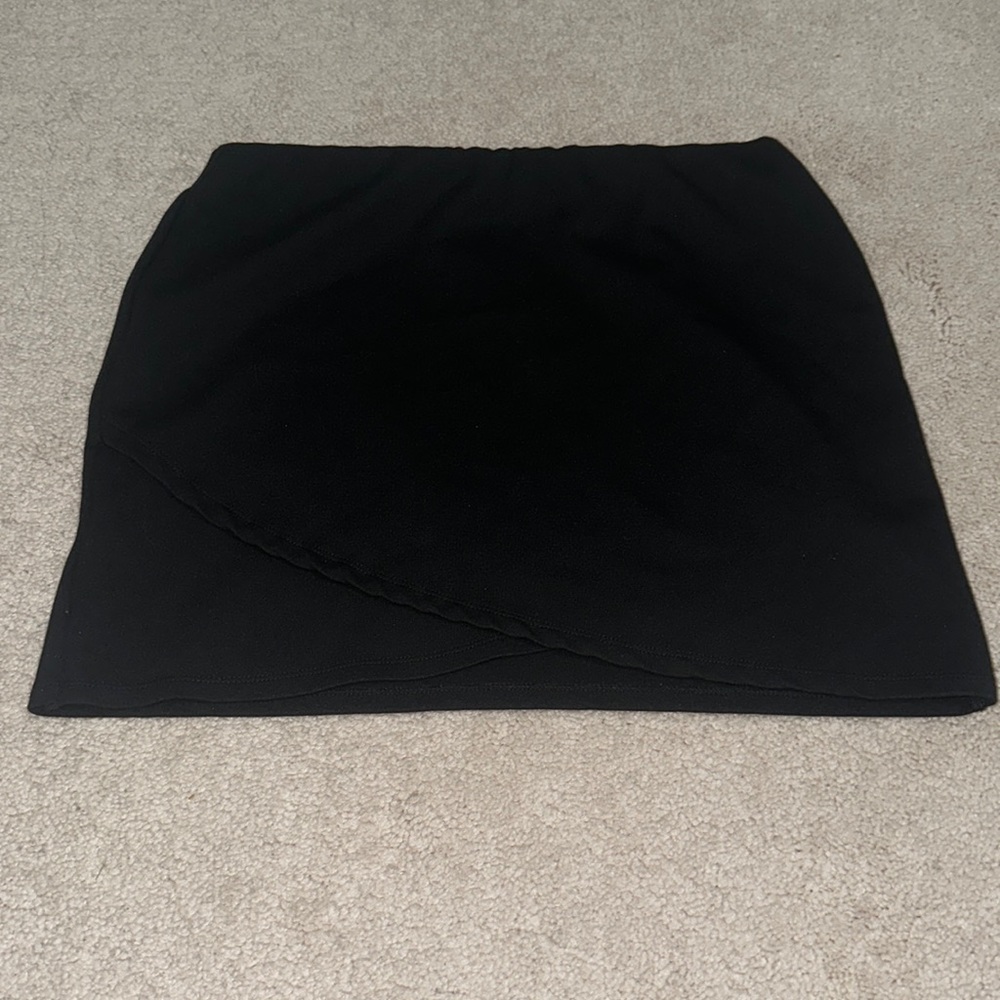 Black Kendall and Kylie Skirt. Size Small